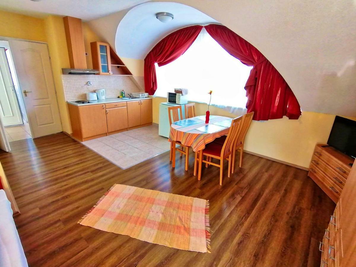 Villa Aida Apartman Hajduszoboszlo Ngoại thất bức ảnh