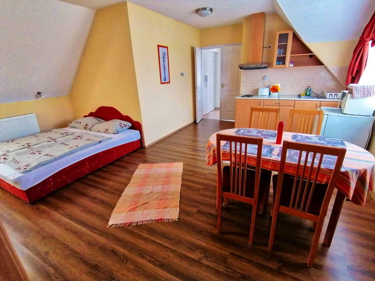 Villa Aida Apartman Hajduszoboszlo Ngoại thất bức ảnh