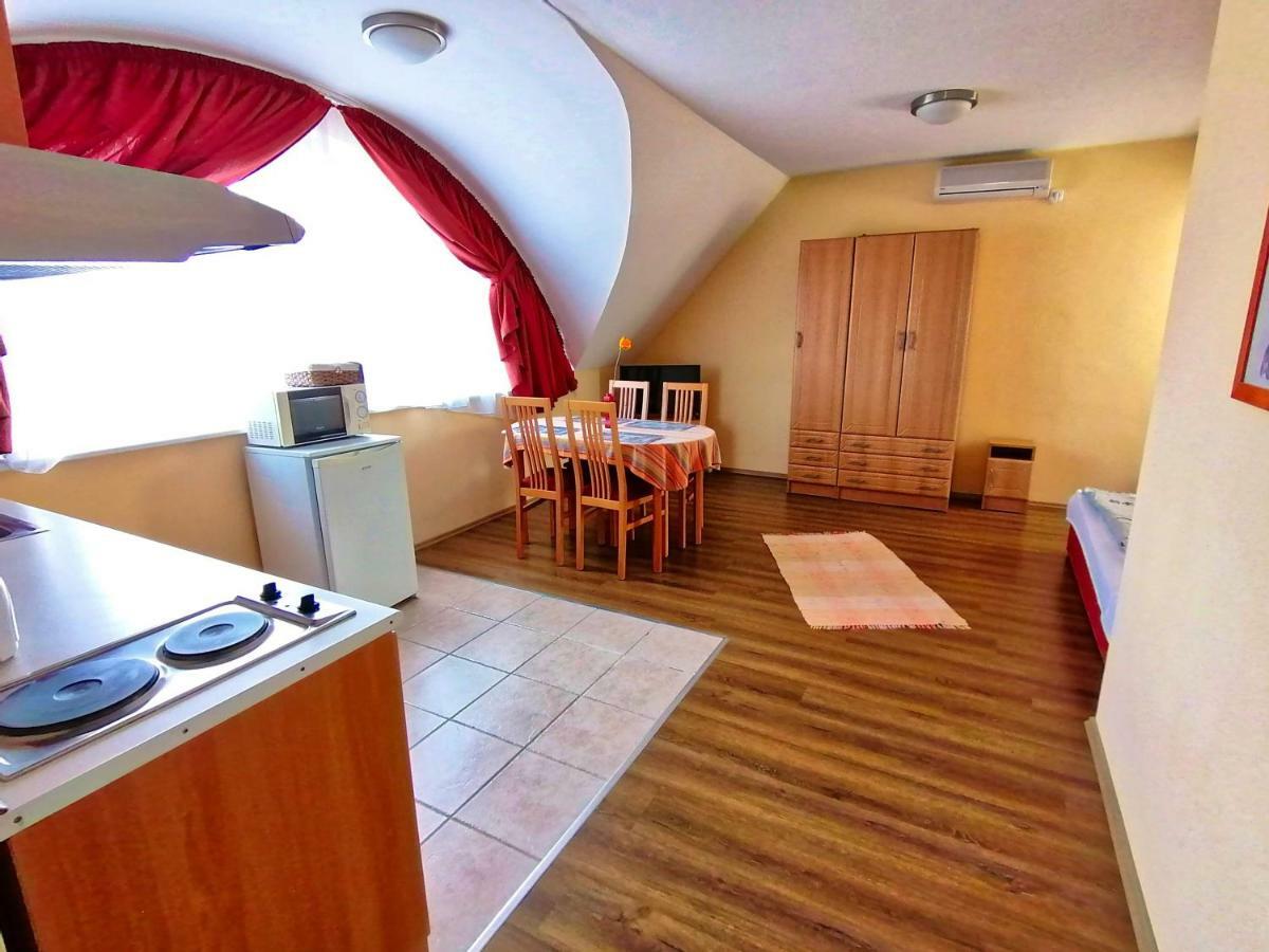 Villa Aida Apartman Hajduszoboszlo Ngoại thất bức ảnh