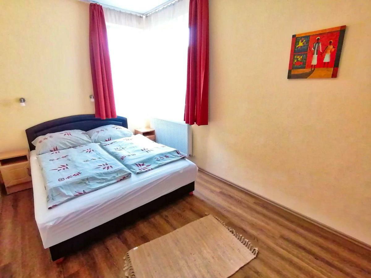 Villa Aida Apartman Hajduszoboszlo Ngoại thất bức ảnh
