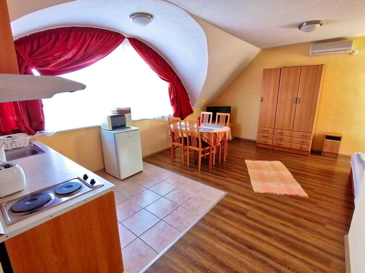 Villa Aida Apartman Hajduszoboszlo Ngoại thất bức ảnh
