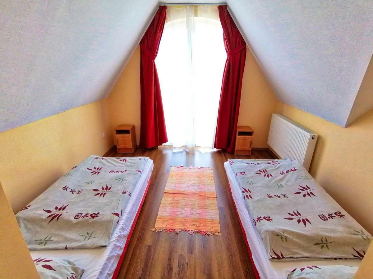 Villa Aida Apartman Hajduszoboszlo Ngoại thất bức ảnh