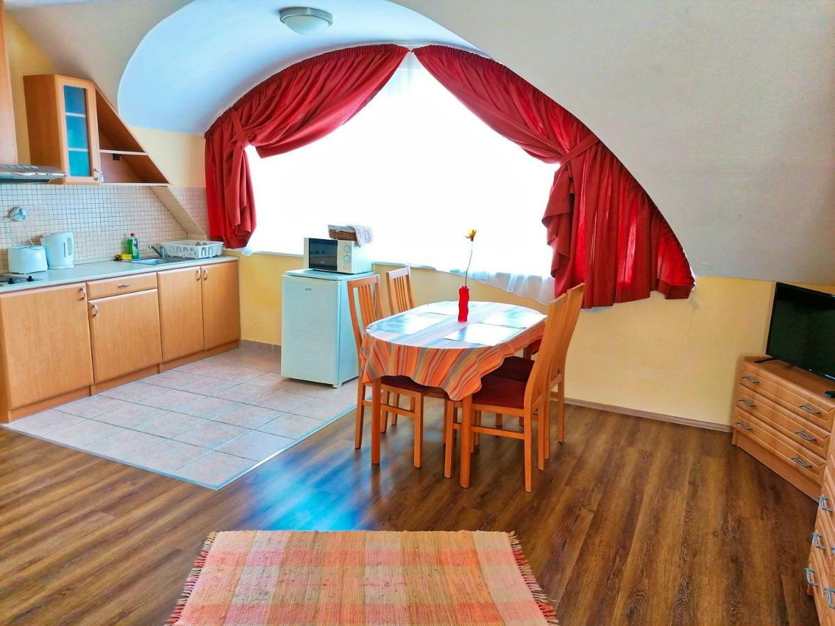 Villa Aida Apartman Hajduszoboszlo Ngoại thất bức ảnh