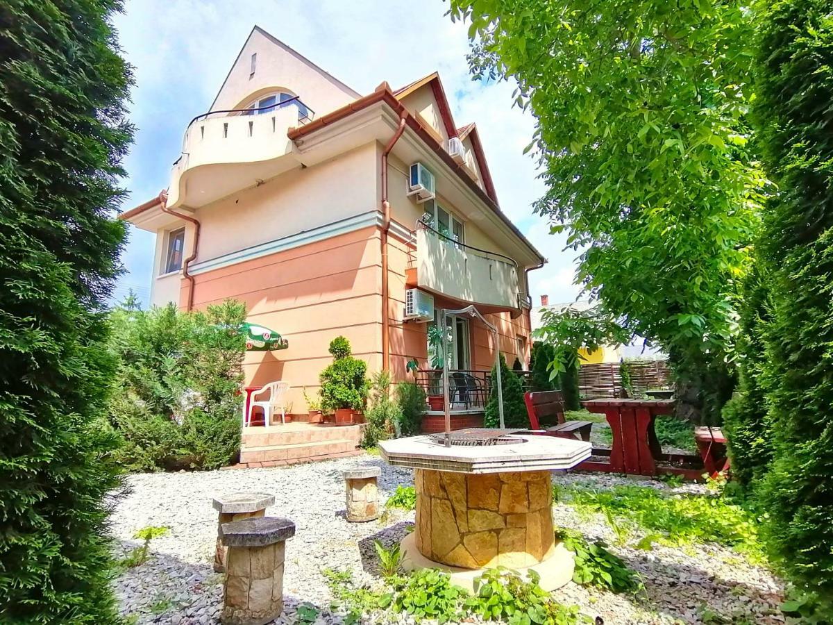 Villa Aida Apartman Hajduszoboszlo Ngoại thất bức ảnh