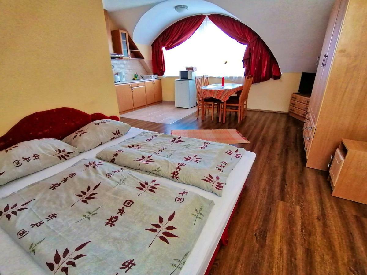 Villa Aida Apartman Hajduszoboszlo Ngoại thất bức ảnh