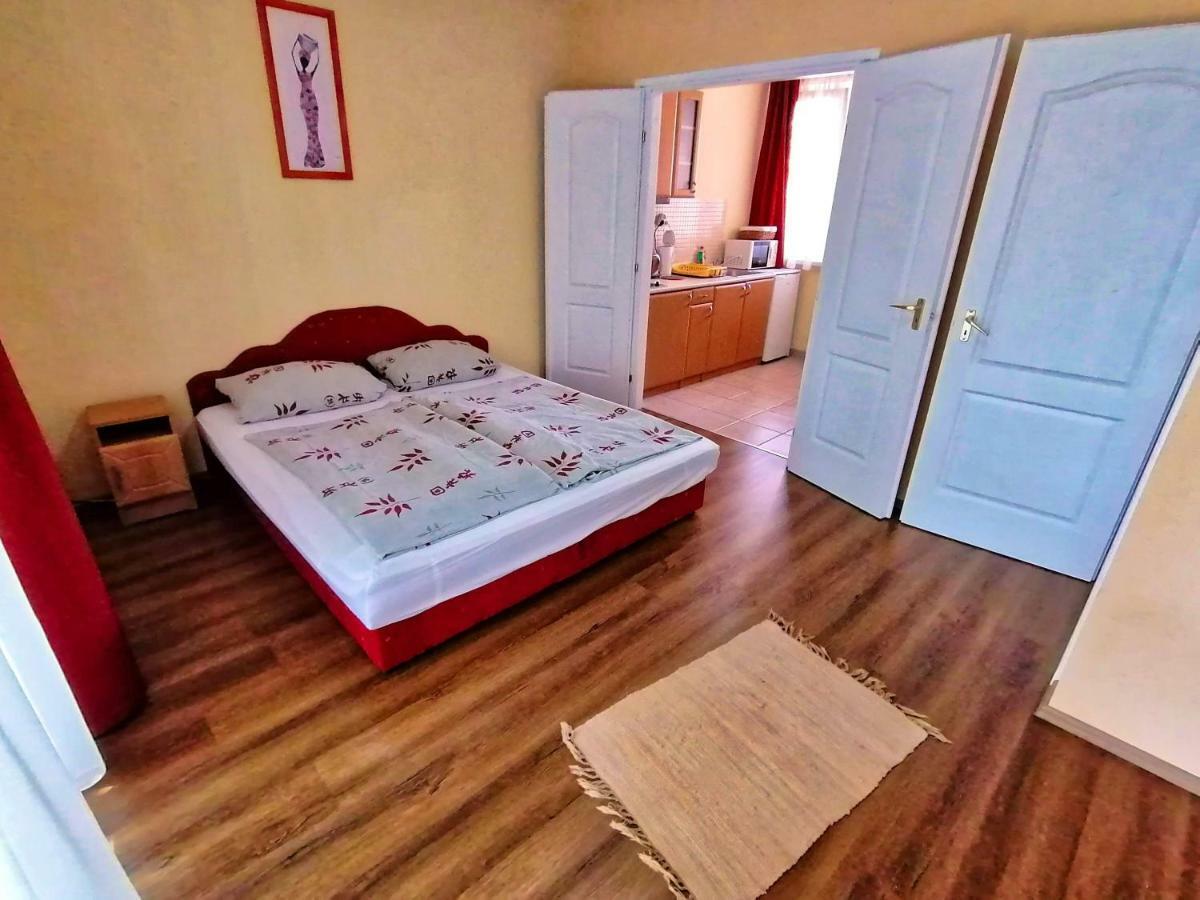 Villa Aida Apartman Hajduszoboszlo Ngoại thất bức ảnh