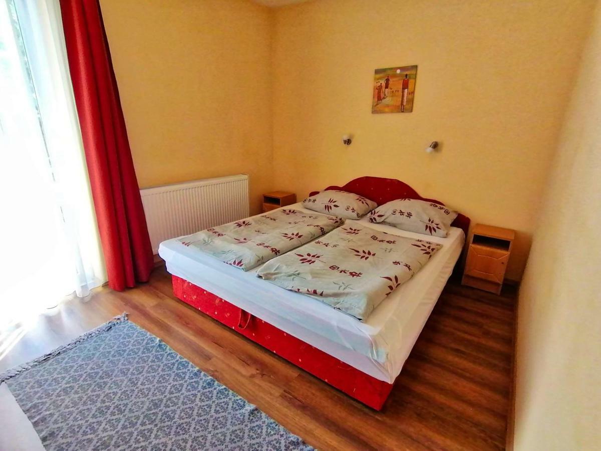 Villa Aida Apartman Hajduszoboszlo Ngoại thất bức ảnh