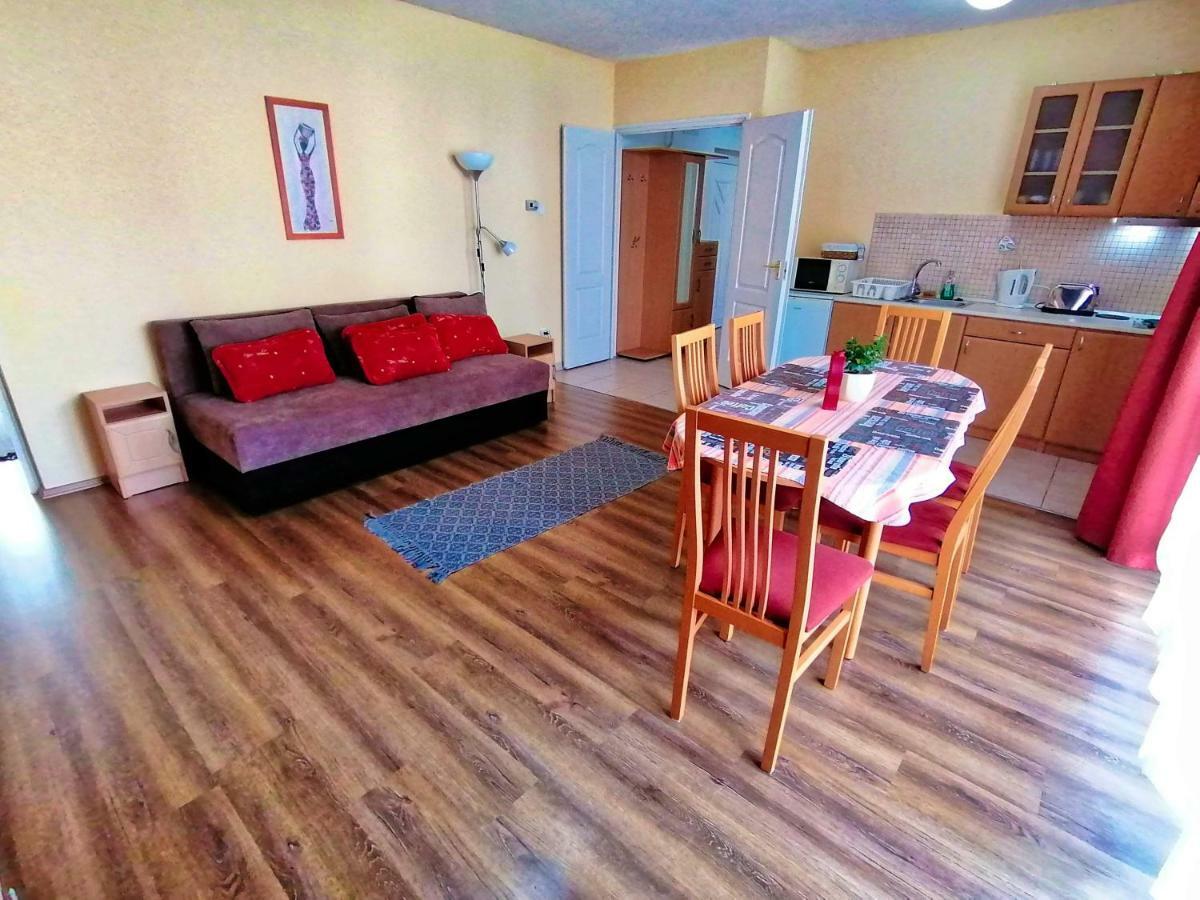 Villa Aida Apartman Hajduszoboszlo Ngoại thất bức ảnh