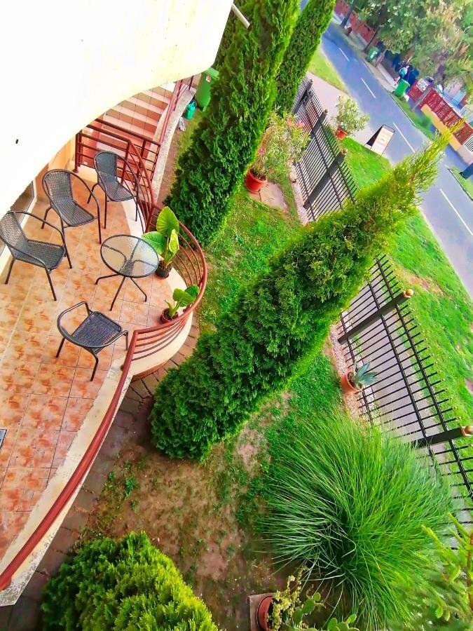 Villa Aida Apartman Hajduszoboszlo Ngoại thất bức ảnh