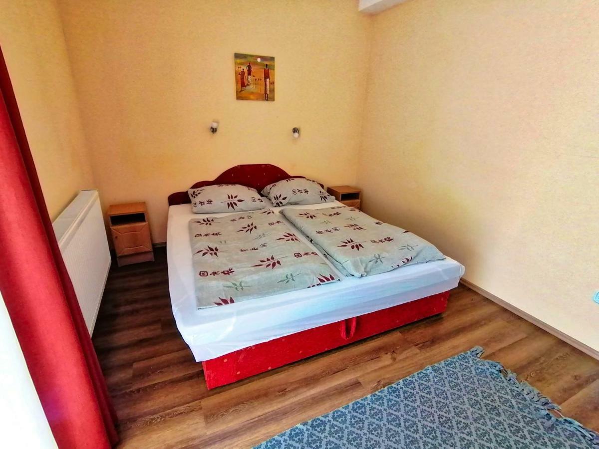 Villa Aida Apartman Hajduszoboszlo Ngoại thất bức ảnh
