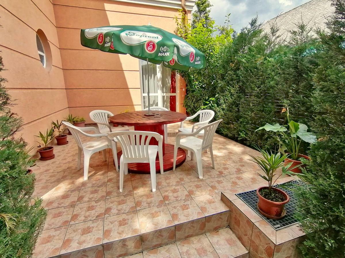 Villa Aida Apartman Hajduszoboszlo Ngoại thất bức ảnh
